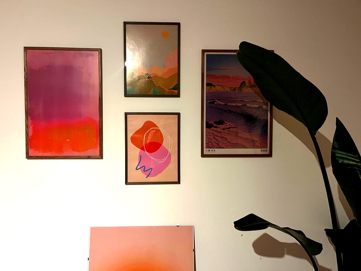 Gallery wall with framed art prints mounted in a Zürich home